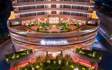 Vias Hotel Vũng Tàu sử dụng bàn ghế giả mây đặt ở ban công được cung cấp bởi Nội Thất Quang Đông