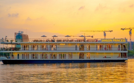 Du thuyền Saigon Princess chọn Nội Thất Quang Đông là đối tác cung cấp bàn ghế 