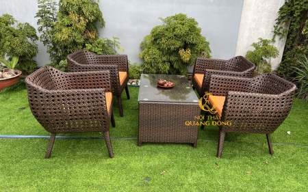 Ưu điểm của bàn ghế được làm từ hạt nhựa PE