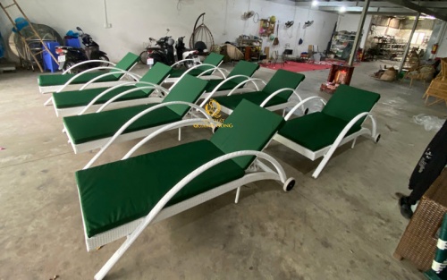 Ghế nằm hồ bơi QD-1280 với nệm màu xanh lá tươi mát