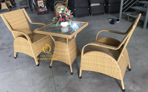 Bàn ghế giả mây màu vàng điểm nâu giả mây tự nhiên