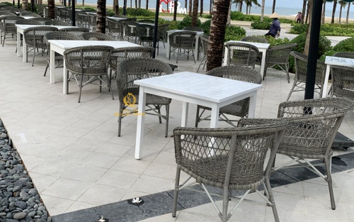 Dự án The Hamptons Plaza chọn mẫu bàn ghế giả mây QD-2084 cho nhà hàng biển ngoài trời