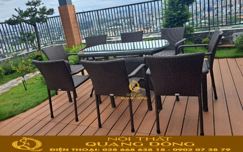 Bàn ghế mây nhựa ngoài trời QD-2100 kiểu dáng hiện đại, phù hợp không gian resort và nhà hàng sân vườn.