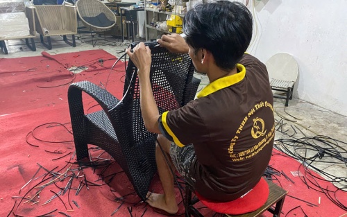 Bàn ghế mây nhựa QD-2108 được đan tay thủ công hoàn toàn 100%