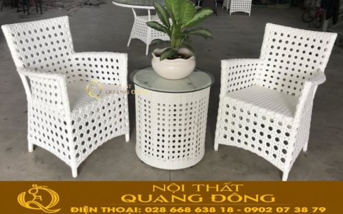 Mẫu bàn 2 ghế dùng cho ban công bằng nhựa giả mây đan mắt cáo màu trắng QD-357