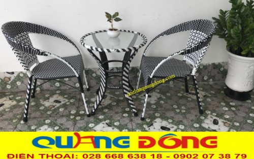 Mẫu ghế giả mây dùng cho ban công nhỏ