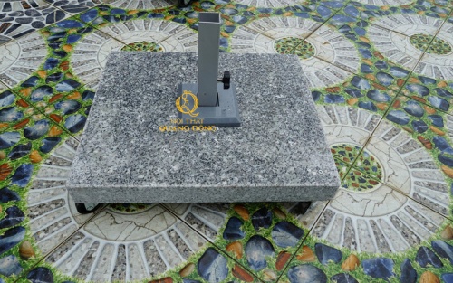 Đế dù được làm bằng đá Granite tự nhiên