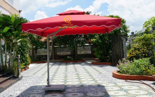 Dù lệch tâm vuông 3 mét có rèm màu đỏ