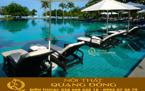 Ghế nằm hồ bơi ngâm trực tiếp dưới nước