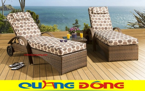 Ghế nằm hồ bơi QD-598 màu nâu, nệm lót bọc vải chấm bi
