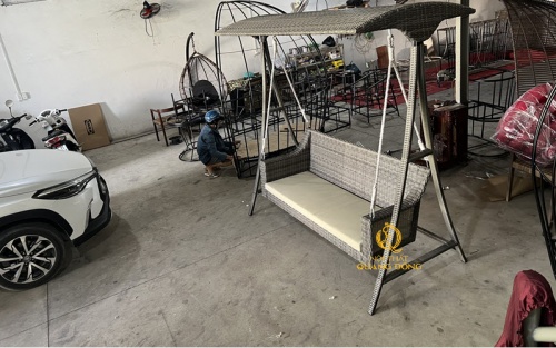 Xích đu mây nhựa QD - 502 tại xưởng Nội thất Quang Đông