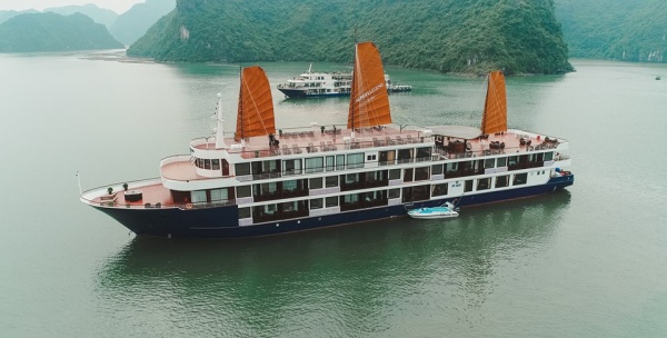 Tàu Du lịch Hương Hải sealife nơi nghỉ đêm ngắm vẻ đẹp thiên đường tại vịnh hạ long Việt Nam