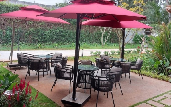 Bộ bàn ghế giả mây QD-2088 ghi hình tại khu vực sân vườn, Palace resort Long Hải, Vũng Tàu