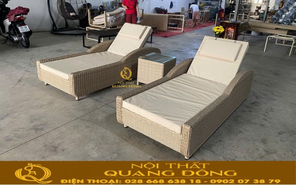 Ghế nằm hồ bơi mây nhựa QD-1264 gam màu vàng tự nhiên sang trọng sau khi đã hoàn thiện xong tại xưởng sản xuất