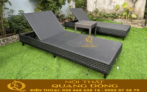 Ghế hồ bơi đan giả mây có khung bằng thép sơn tĩnh điện chắc chắn và bền bỉ