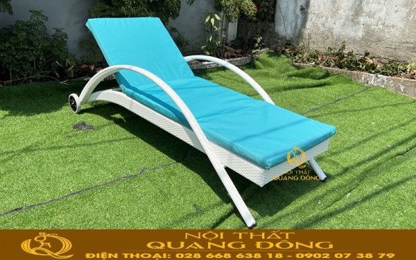 Ghế nằm hồ bơi QD-252 đi kèm theo nệm lót màu xanh ngọc 2 gam màu hài hoà tạo cảm giác mát mẻmát mẻ