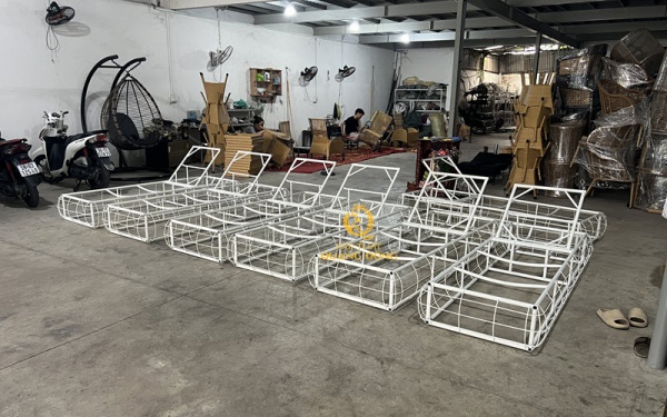 Khung ghế nằm hồ bơi QD-588 được sơn tĩnh điện chống gỉ màu trắng