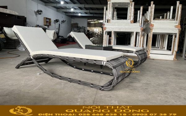 Ghế nằm hồ bơi với nệm êm ái tăng trải nghiệm thư giãn cho người dùng