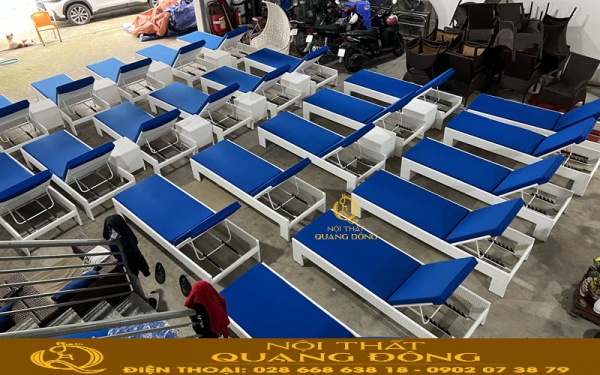 Nội thất Quang Đông vừa hoàn thiện ghế tắm nắng hồ bơi giả mây tại xưởng