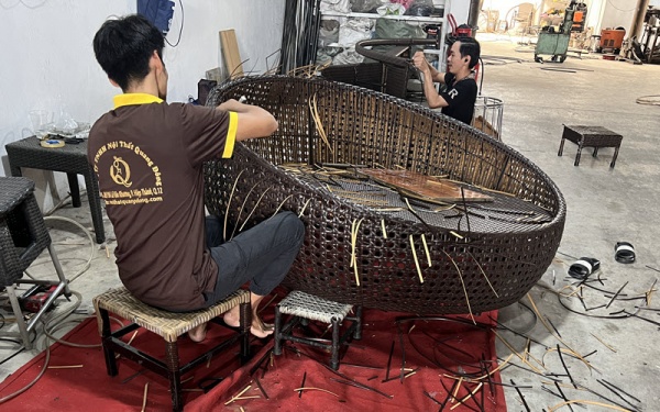 Sản xuất đan mẫu giường tắm nắng QD-512 tại Xưởng Công Ty Nội Thất Quang Đông