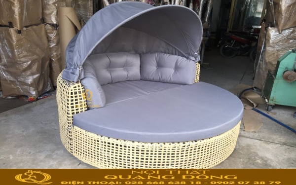 Giường tắm nắng QD-520 được thiết kế mái che tiện lợi Giường tắm nắng QD-520 được thiết kế mái che bằng vải có thể nâng hạ tuỳ ý tiện lợi