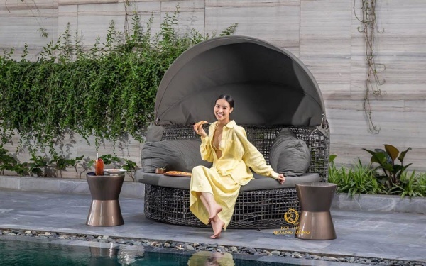 Mẫu giường tắm nắng mái vòm QD-520 gam màu xám tại New Orient Hotel Đà Nẵng