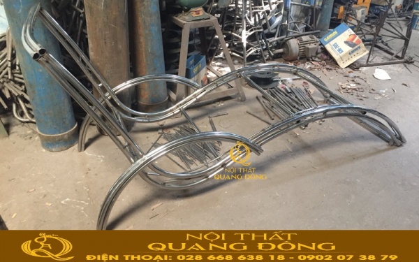 Khung ghế hồ bơi bằng inox chắc chắn 
