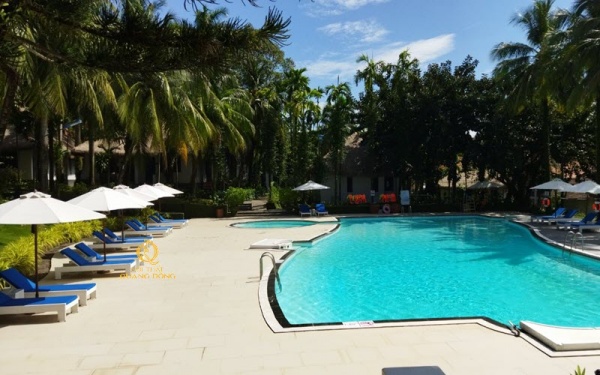 L’Azure Resort & Spa Chọn mẫu ghế nằm thưu giãn tắm nắng QD-592 Mẫu ghế nằm hồ bơi thư giãn tắm nắng cho bể bơi QD-592 tại L’Azure Resort & Spa Phú Quốc
