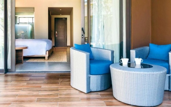 Không gian phòng ngủ được trang bị đầy đủ tại Novotel Phu Quoc