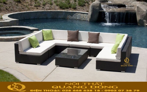 Sợi mây nhựa màu đen tạo vẻ đẹp mạnh mẽ, sang trọng cho sofa giả mây QD-626