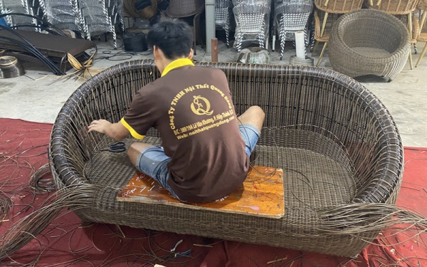 Sofa mây nhựa tại Nội thất Quang Đông được đan bằng sợi mây nhựa cao cấp