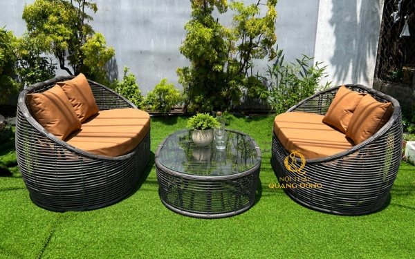 Sofa giả mây tại xưởng Nội thất Quang Đông sử dụng nệm gối êm ái