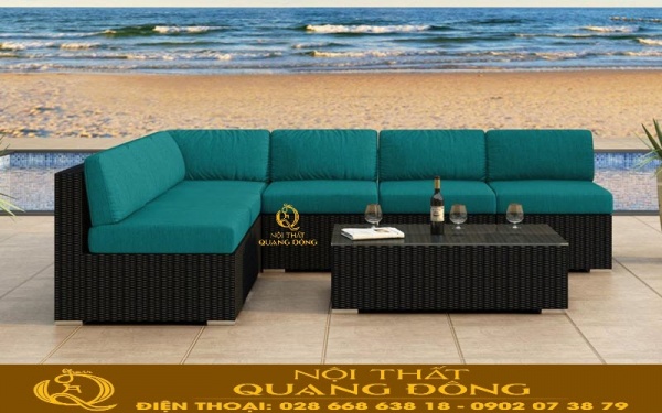 Sofa mây nhựa QD-727 thiết kế dạng góc chữ L gam màu đen kết hợp nệm vàng cát tạo điểm nhấn nổi bật