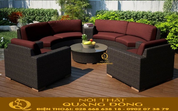 Sofa mây nhựa QD-730 kèm theo nệm lót đỏ đô thể hiện sự lãng mạng cho không gian sử dụng
