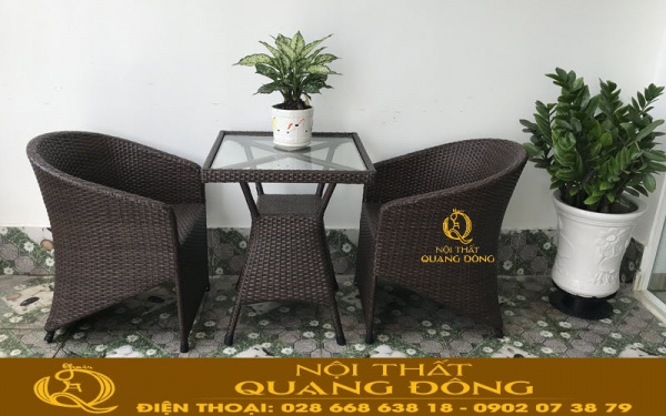 Combo 1 bàn 2 ghế này sẽ là lựa chọn tối ưu cho những không gian nhỏ đặc biệt ở sân vườn, hoặc bạn có thể bố trí ở ban công quán cafe là góc thư giản riêng tư tạo nên sự tinh tế cho quán