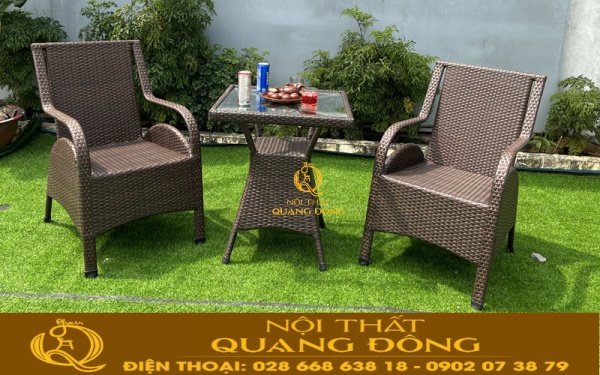 Mẫu bàn ghế cafe sân vườn với đường nét uốn cong phá cách