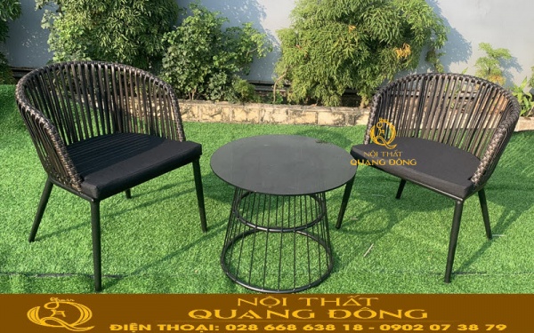 Mẫu bàn ghế ban công nhỏ gọn, tinh tế tuyệt vời cho căn hộ, khách sạn