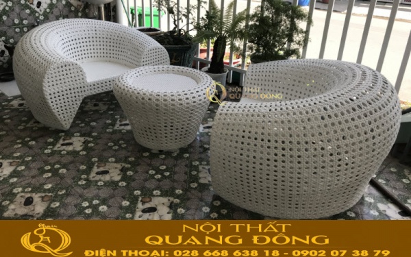 Mẫu bàn ghế giả mây cao cấp bền đẹp cho mọi không gian QD-2025 Không gian thêm sang trọng đẳng cấp hơn với mẫu bàn ghế giả mây QD-2025 được sản xuất thủ công mỹ nghệ truyền thống nét đẹp văn hóa đặc trưng rất riêng.