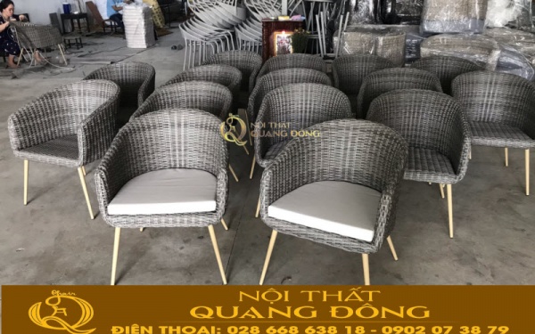 Ghế giả mây QD-2078 được kiểm tra chất lượng trước khi bàn giao cho khách hàng