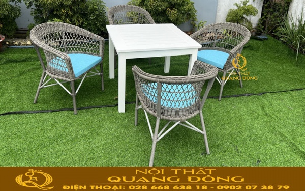 Bàn ghế giả mây QD-2084 kết hợp hài hòa giữa chất liệu mây nhựa và gỗ tự nhiên