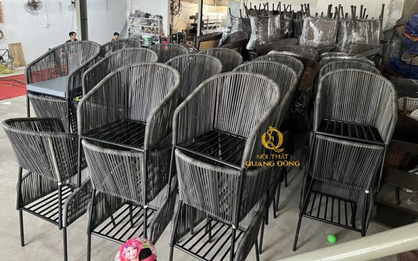 Khung ghế giả mây QD-2087 được làm bằng thép sơn tĩnh điện vững chắc chống oxi hóa