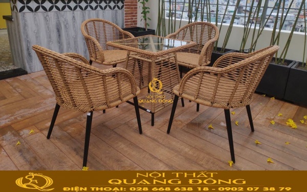 Bộ bàn ghế giả mây QD-2090 được làm từ nguyên liệu chuyên dụng cho không gian ngoài trời