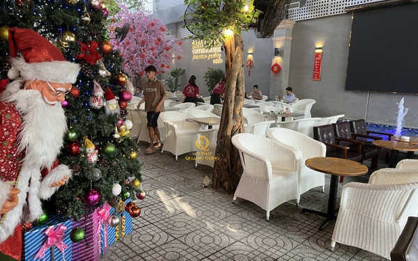 Quán cafe Tuệ Mẫn chọn mẫu ghế giả mây QD-2095 đan sợi nhựa giả mây tròn màu trắng