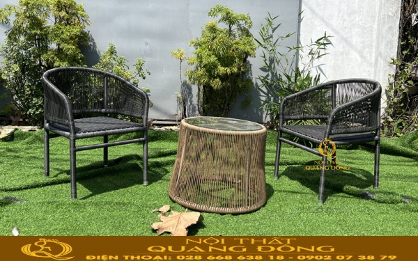 Bàn ghế giả mây QD-2099 sử dụng cùng lúc với nhiều kiểu đan kết hợp mang đến sự độc đáo riêng cho sản phẩm