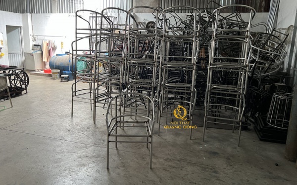 Khung ghế giả mây QD-2099 được làm bằng thép chắc chắn