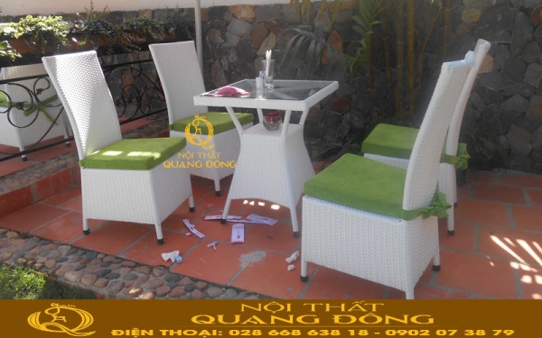 Mẫu bàn ghế cafe điểm tâm đan nhựa giả mây tối ưu cho những quán cafe sân vườn