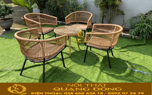 Sử dụng bộ bàn 4 ghế cho không gian sân vườn ngoài trời