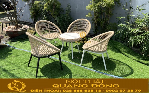 Bàn ghế mây nhựa QD - 2109 sử dụng dây nhựa xoắn kết hợp cùng kiểu đan caro thoáng mát