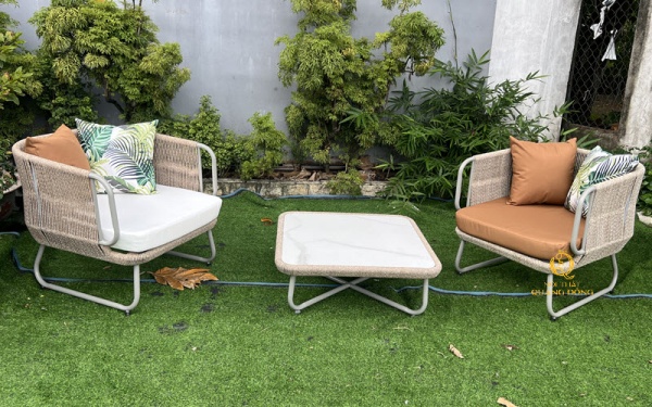 Bàn ghế giả mây QD-2118 với mặt bàn bằng đá nhân tạo nung kết hoàn thiện vẻ đẹp sang trọng cho sản phẩm