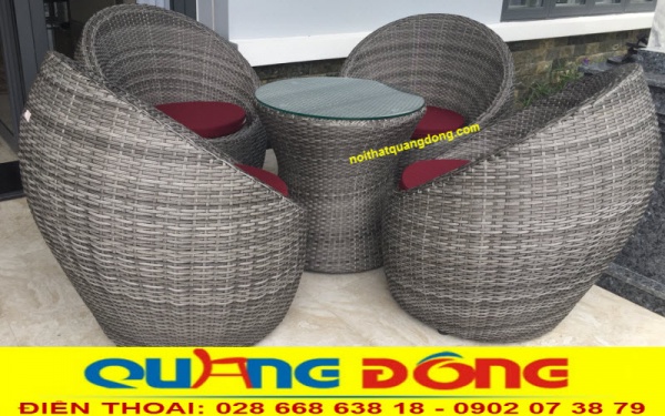 Bàn ghế giả mây hình trứng độc lạ 